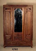 Kleiderschrank, Frankreich, um 1920, ArtDeco , Eiche natur, 3-tÜrig, mit facettiertem Spiegel, aufgelegte Schnitzerei, Gebrauchs- spuren, ca. ...