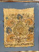 Osmanische Stickerei, um 1820, ca. 42 x 36 cm(mit Rahmen), SchÄtzwert: 1200.- EURO, EHZ: 3, fragment