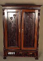 Schrank, deutsch, um 1900, Jugendstil, Korpus Weichholz, mit original Bierfarbe in Holzmaserung gestrichen, Kopfleiste mehrfach geschweift und ...