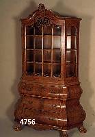 Barockstilvitrine, Holland, um 1920/30, nach altem Vorbild, Korpus Weichholz/Hartholz, Wurzelnußfurnier, z.T. gespiegelt, schÖnes Furnierbild, ...