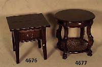 Beistelltisch, Italien, um 1960, Korpus Weichholz, Nußbaumfurnier, TatzenfÜße 3-fach ausladend, untere Ablage mit Korbgeflecht, elegante Form, ...