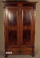 Vielzweckschrank, deutsch, um 1880, Korpus Weichholz, Wurzelnußfurnier gespiegelt, Lise- nen 4-fach gerieft, Velutenabschluß, Drechsel- arbeit, ...
