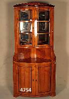 Eckvitrine, im Biedermeierstil, Kirschbaum massiv, nach dem Vorbild von 1820/30, unter Verwendung alter Teile, Oberteil verglast, am oberen ...