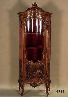 Vitrine, Holland, um 1860, Rokokostil, Korpus Weichholz, Nußbaum massiv, Nußbaumfur- nier, allseitig verglast, untere Inlets mit qualitÄtvoller ...