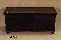Flachdeckeltruhe, deutsch, um 1810/20, Eiche massiv, schlichte Form, Dokumentenfach teils original, Schloß original, SchlÜssel fehlt, ca. ...
