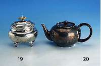 Zuckerdose, Wien nach 1867, 800er Silber, Barockform umlaufend graviert, Kartuschen frei, leicht verbeult, Schloß fehlt, Deckel mit Scharnier, ...