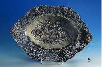 Anbietschale, deutsch um 1900, 800er Silber, reiche Durchbrucharbeit mit Putten- szene, aufwendige Arbeit, ca. 950 g, ca. 7 x 44 x 31 cm, wohl ...