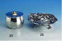 Deckeldose, deutsch um 1908/10, Silber gepr., in der Art von Riemerschmid, elgante Form, schÖner Jugendstilentwurf, ca. 305 g, verbeult, H ca. ...