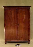 Biedermeierschrank, deutsch, um 1850, Ulme massiv, Lisenen und Schlagleiste mit Ulmen- wurzelfurnier, zweitÜrig, zerlegbar, seitlich obere ...