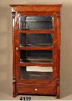 Vitrine, mitteldeutsch, um 1840/50, Korpus Weichholz, Kirschbaumfurnier z.T. Kirschbaum- wurzel gespiegelt, Lisenen und Veluten aus dem Vollholz, ...