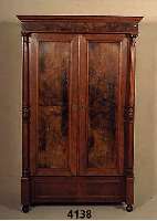 GrÜnderzeitschrank, deutsch, um 1880, Korpus Weichholz, Wurzelnußfurnier gespiegelt, z.T. auf Rahmen gearbeitet, Front stark gegliedert, ...