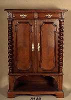 Stollenschrank, deutsch, um 1880/90, nach flÄmischem Vorbild, 3/4-SÄulen gedrechselt und gedreht, Korpus Weichholz, Eichefurnier, z.T. ...