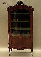 Sammlervitrine, deutsch, um 1860, Louis Philippe, Korpus Weichholz, Mahagoni massiv, Mahagonifurnier, auf Rahmen gearbeitet, ge- bogene Front, in ...