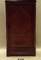 Mehrzweckschrank, deutsch, um 1850/60, Korpus Weichholz, Mahagonifurnier, auf Rahmen gearbeitet, gespiegelt, eintÜrig, Kopfleiste doppelt ...