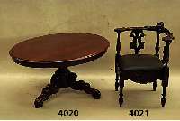 Salontisch, Holland, um 1860, Wilhelm III, Mahagoni massiv, SÄulenfuß, geschwungen, 3-fach ausladend, leichte Gebrauchsspuren, wohnfertig, ca. ...