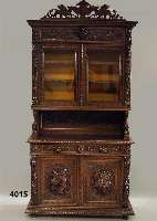 Aufsatzschrank, Frankreich, um 1870, Eiche massiv, aus dem Vollholz geschnitzte Tiere und BlÜten, mit Jagd- und floralen Motiven, Leiste mit ...