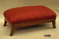 FußbÄnkchen, deutsch, um 1820, Kirschbaum massiv, Biedermeier, Bezug spÄter, ca. 17x43x 23 cm