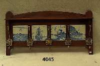 Wandgaderobe, Holland, um 1880, mit handge- malten Delfter-Kacheln, Eiche massiv, ca. 40x 78x10 cm