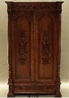 WÄscheschrank, deutsch, um 1870/80, Korpus Weichholz, Eichefurnier, aufgesetzte virtuose Schnitzereien im Barockstil, Kanten und Zier- leisten ...