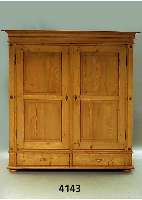 Weichholzschrank, deutsch, um 1870, Tanne, Kopfleiste doppelt getreppt, Seiten und TÜren mit DoppelfÜllungen, unten 2 Schubladen, original ...