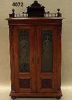 BÜcher- oder Mehrzweckschrank, deutsch, um 1880, wohl Berlin, GrÜnderzeit, Korpus Weichholz, Nußbaum, Wurzelnuß, auf Rahmen ge- arbeitet, ...