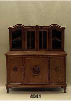 Aufsatzbuffet, deutsch, um 1910, Korpus Weichholz/Hartholz, Eichefurnier, teilweise auf Rahmen gearbeitet, gelaugt und gewachst, Oberteil mit ...