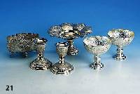 Persisches Hochzeits-Gedeck, Silber, best. aus: 2 Kerzenleuchter, 2 Kelchschalen, 1 Fußanbietschale und 1 ovale Anbietschale, reine Treibarbeit, ...