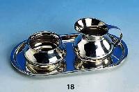 Zuckerschale und Sahnegießer auf Tablett, deutsch 50er Jahre, 925er Silber, glatte zeit- lose Form, Meistermarke unged., total ca. 195 g, Tablett ...