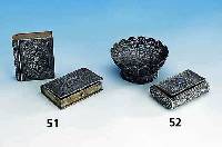 Konvolut Anbietschale und Tabakdose, wohl Balkan / Österreich 2.H.19.Jh., Silber, Filigranarbeit, 1 Teil besch., H ca. 4.5 cm, D ca. 10 cm bzw. 2 ...