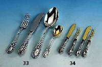 29 Besteckteile, 925er Silber, best. aus: 6 MenuelÖffel, 6 Dessertgabeln, 6 Dessert- messer, 10 DessertlÖffel und 1 Kuchengabel, teilweise ...