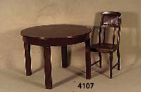 Tisch und 4 StÜhle, deutsch, um 1910, Jugendstil, Ausziehtisch in Eiche massiv, Eichefurnier, 4 StÜhle, Eiche massiv, Eiche- furnier, Beine und ...