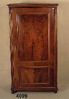 Kleiderschrank, deutsch, um 1880, Korpus Weichholz, Nußbaumfurnier, Wurzelholzfurnier, mehrfach gespiegelt, 1-tÜrig, mit 2-facher ...