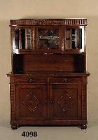 Aufsatzbuffet, deutsch, um 1910, Weichholz, Eiche massiv, Eichefurnier, Aufsatz mit facettierten GlaseinsÄtzen, florale Schnitzerei, TÜren mit ...