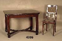Tisch und 4 StÜhle, deutsch, um 1920, Jugendstil, Eiche massiv, Tisch mit 2 Auszieh- platten, Tischbeine quadratisch mit LÄngs- nutenprofil, ...