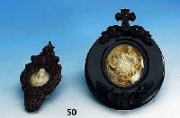Konvolut 2 Meerschaumbildnisse/Votivgaben, wohl deutsch um 1860/70, 1 x Herz Jesus Christus, Nazarenerstil, Rahmen, frÜhe Holz- stoffprÄgung, ...