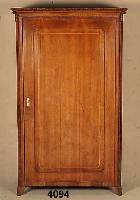 WÄscheschrank, deutsch, um 1860, Nußbaum- furnier mit mehreren feinen Fadenintarsien, im Inneren mehrere AblagebÖden, gute Verarbei- tung, ...