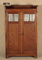 Vertiko, deutsch, um 1910/20, Eiche massiv, Eichefurnier, 2-tÜrig, mit je 2 facettierten GlaseinsÄtzen, original BeschlÄge, Gebrauchs- spuren, ...