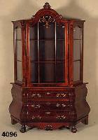 Barockstilvitrine, Holland, um 1960, nach altem Vorbild, Korpus Weichholz/Hartholz, Wurzelnußfurnier, z.T. gespiegelt, schÖnes Furnierbild, ...