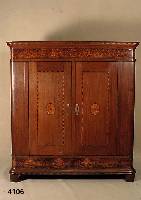 Schrank, deutsch, um 1830/40, wohl Westfalen , Eiche massiv, original FÜße, TÜren und Kopf mit schÖnen Einlegearbeiten aus verschiedenen ...