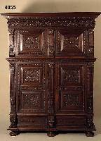 Schrank, Holland, um 1870, Eiche massiv, Renaissancestil, nach altem Vorbild von 1720 gearbeitet, Unterteil mit durchlaufenden FÜßen , mit ...