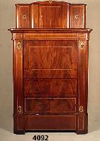 Schrank, deutsch, um 1830/40, Biedermeier, Korpus Weichholz, Mahagonifurnier, Pyramiden- mahagonifurnier, z.T. gespiegelt, Aufsatz mit ...