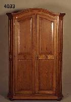 Kleiderschrank, deutsch, StilmÖbel, 2 TÜren, dezente Schnitzerei, Abschluß geschwungene Form, wohnfertiger Zustand, ca. 190x122x60 cm