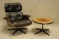 Beistelltisch, deutsch, Entwurf 1960, sogenannte Eames-Table, Tischfuß aus Metall, Platte Makasarfurnier, aufgrund der ausge- wogenen Gestaltung ...