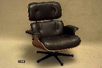 Lounge Chair, deutsch, Entwurf 1956, Aus- fÜhrung 1970/75, einer der bekanntesten Ent- wÜrfe von Charles und Ray Eames, bestehend aus drei ...
