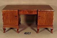 ArtDeco-Schreibtisch, deutsch, um 1928/30, Korpus Weichholz, Buche, kaukasisch Nußbaum- furnier gespiegelt, sehr schÖnes Maserungsbild , Kanten ...