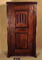Brotschrank, mitteldeutsch, um 1800, Eiche massiv, 1-tÜrig, mit kasettierten FÜllungen, oben Spalten fÜr LÜftung, Kufen wohl spÄter, original ...