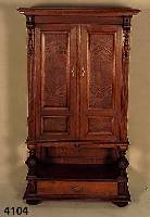 GrÜnderzeitschrank, deutsch, 1880/90, nach flÄmischem Vorbild, Korpus Weicholz und Buche massiv, Eichefurnier z.T. gespiegelt, aufge- setzte ...