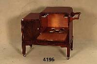 BarschrÄnkchen, um 1925, ArtDeco, Korpus Weichholz, Nußbaumfurnier, in Form eines Tee- wagens, links eine TÜr, rechts eine TÜr, diese ...