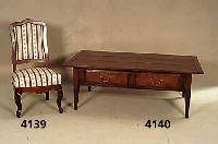 Couchtisch, im englischen Stil von 1910, Eiche massiv, 2 Schubladen, vielfach verwend- bar, Gebrauchsspuren, wohnfertig, ca. 51x140x 81 cm