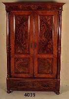 GrÜnderzeitschrank, deutsch, um 1890/1900, Korpus Weichholz, Inlets Wurzelnußfurnier, doppelt gespiegelt, 3/4-SÄulen gedrechselt, z.T. auf ...